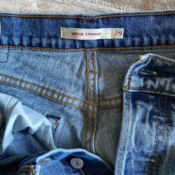 SOLD ❤️ Levi’s Wedgie Straight Jeans - Picture 5 of 5